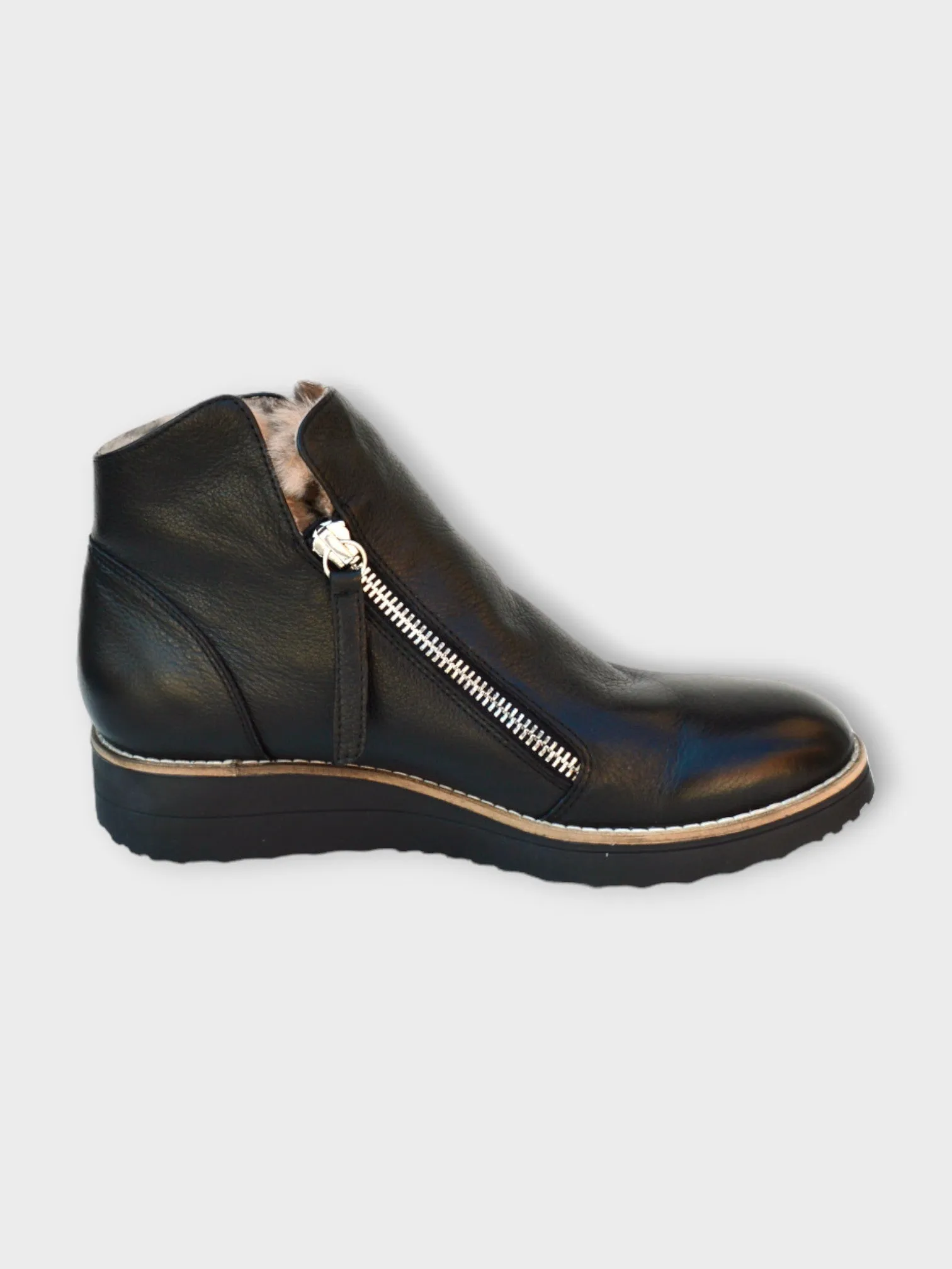 Sure! To optimize the title for e-commerce, we want it to be descriptive and engaging while including relevant keywords that customers might search for. Here’s an optimized version:

Elegant Django & Juliette Opal - Stylish Womens Heeled Boots

Feel free to adjust any specific adjectives or terms based on your target audience!