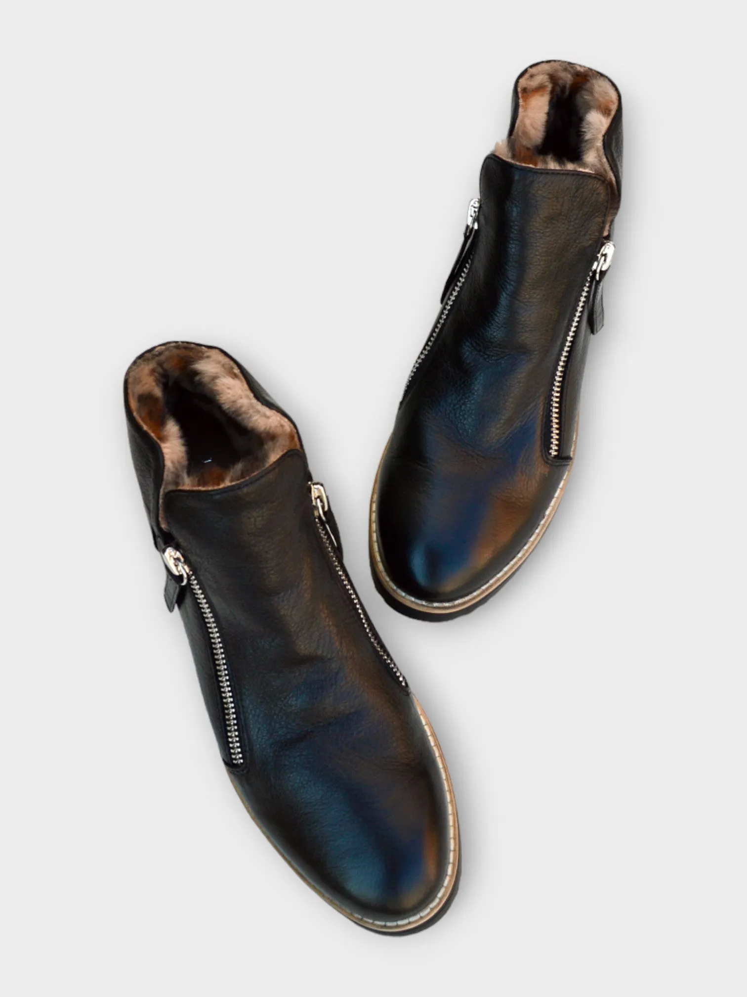 Sure! To optimize the title for e-commerce, we want it to be descriptive and engaging while including relevant keywords that customers might search for. Here’s an optimized version:

Elegant Django & Juliette Opal - Stylish Womens Heeled Boots

Feel free to adjust any specific adjectives or terms based on your target audience!